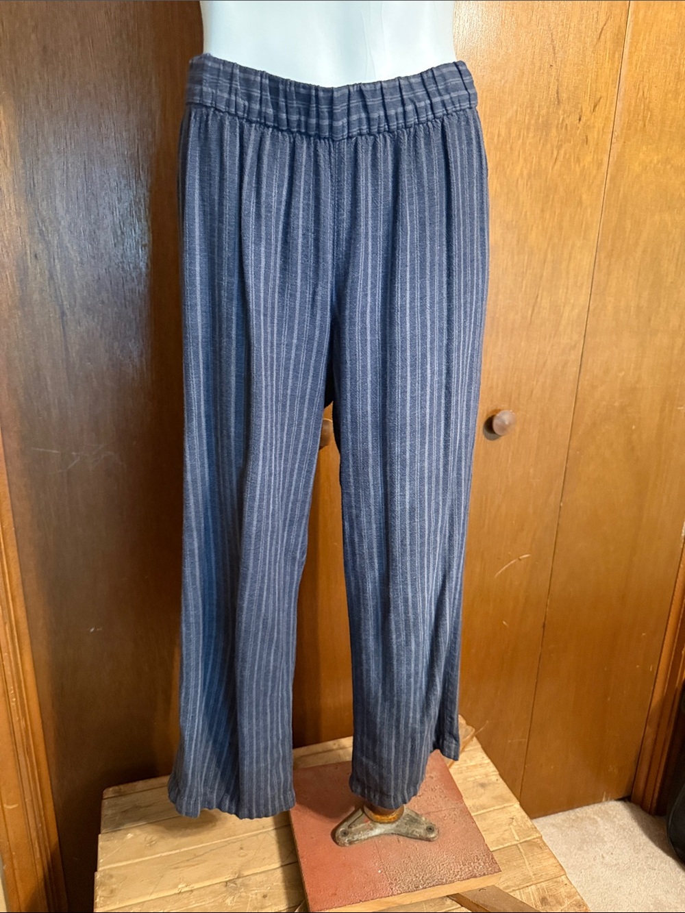 Old Navy Women’s Pinstripe Linen/Rayon Wide Leg Pants